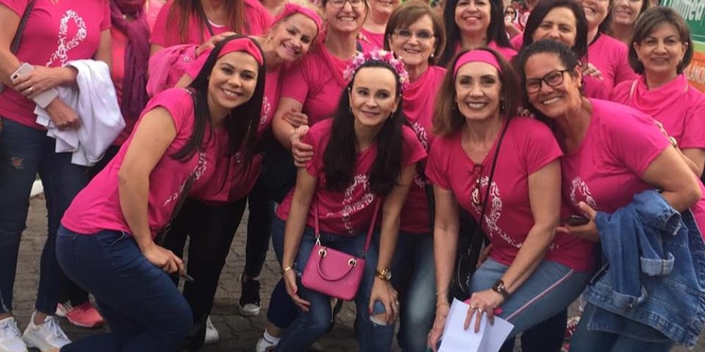 Conscientização do Outubro Rosa no estádio do Beira Rio em Porto Alegre