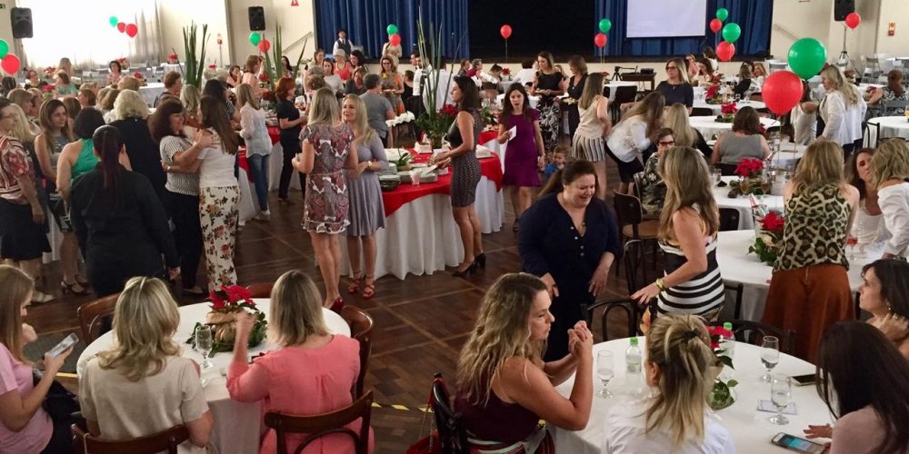 &#8220;Laços Amigos&#8221; lindas Guirlandas como motivo para ajudar