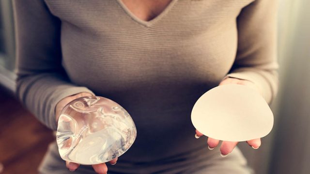 Posso colocar prótese de silicone após minha cirurgia de câncer?